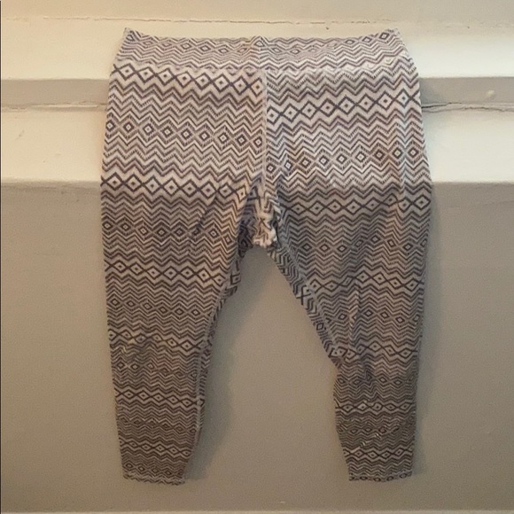 Chevron Ivory Ella Leggings - Picture 1 of 4